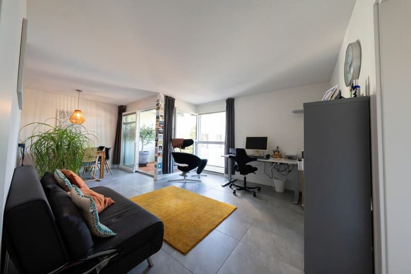 Moderne 2.5-Zimmerwohnung 2. OG Mitte (6)