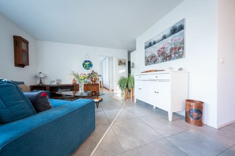 Moderne 2.5-Zimmerwohnung 1. OG Mitte (5)