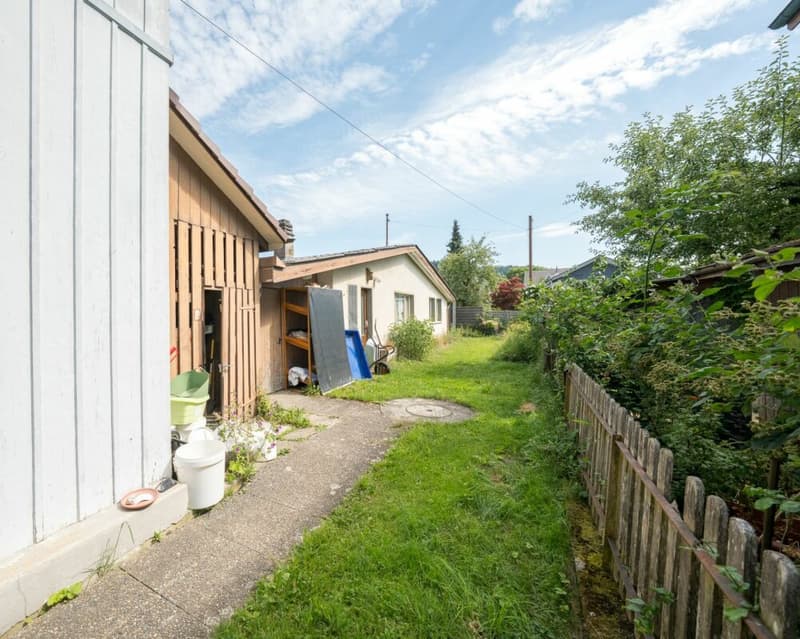 Zweifamilienhaus mit Garagen, Werkstatt und Lagerräumen zu verkaufen (5)