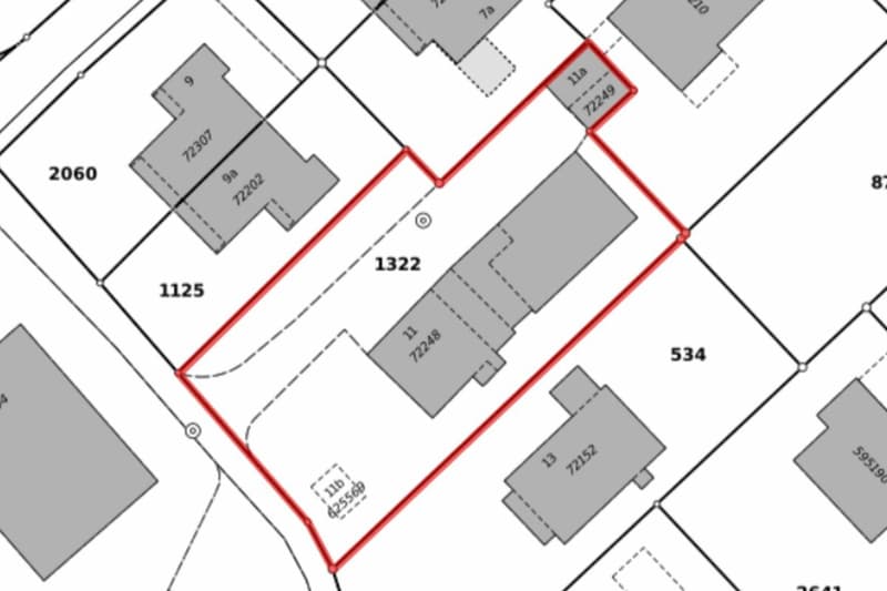 Zweifamilienhaus mit Garagen, Werkstatt und Lagerräumen zu verkaufen (42)