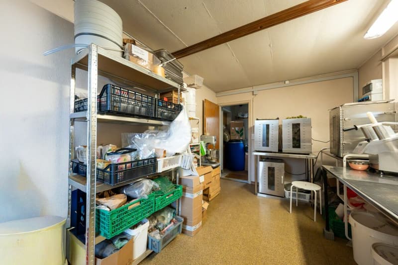 Lagerraum / Werkstattbüro