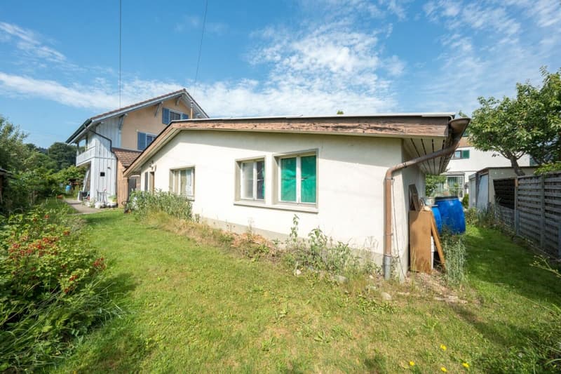 Zweifamilienhaus mit Garagen, Werkstatt und Lagerräumen zu verkaufen (4)