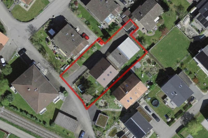 Zweifamilienhaus mit Garagen, Werkstatt und Lagerräumen zu verkaufen (41)