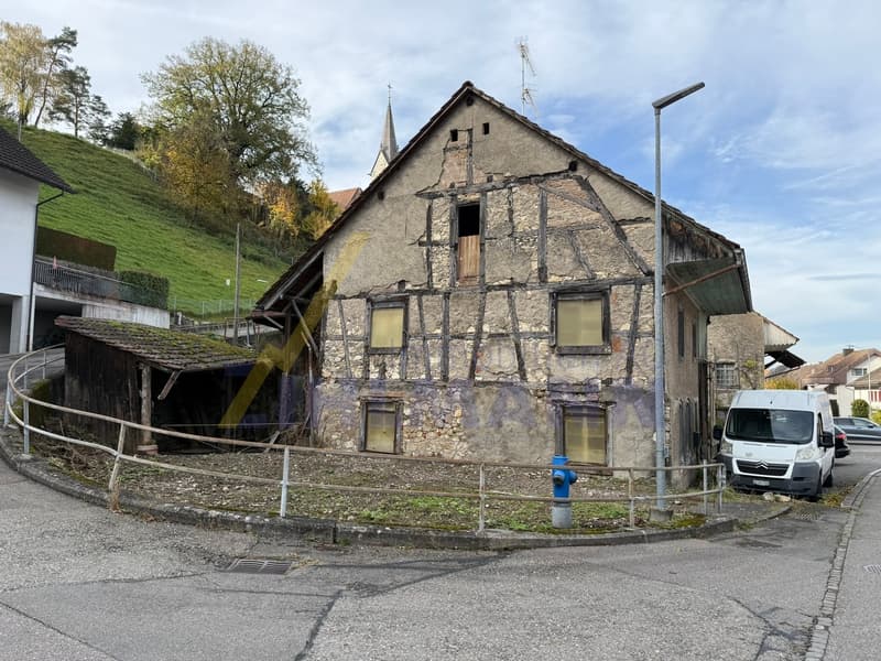 Sanierungsbedürftiges Haus im Herzen von Würenlingen (2)