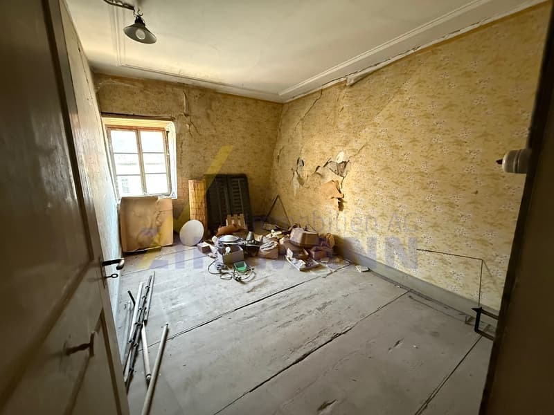 Historic residential and commercial building with potential (10)