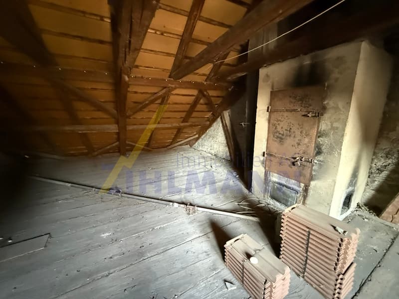 Historic residential and commercial building with potential (11)
