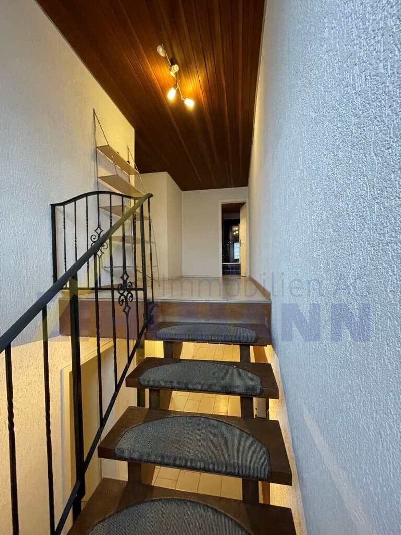 Attractive residential and commercial property with great potential for use (13)