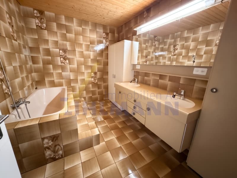 Proprietà residenziale e commerciale attraente con grande potenziale di utilizzo (6)