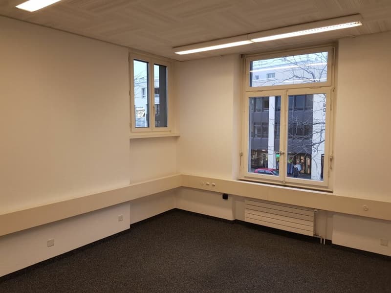 Praktisches Büro mit WC und Kühlschrank direkt am Bahnhof (2)