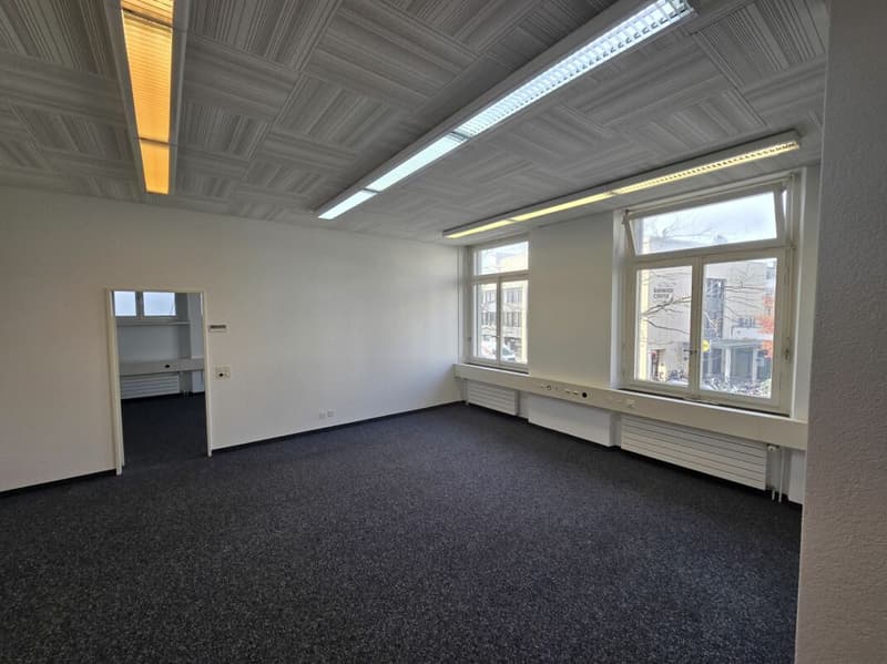 Praktisches Büro mit WC und Kühlschrank direkt am Bahnhof (4)