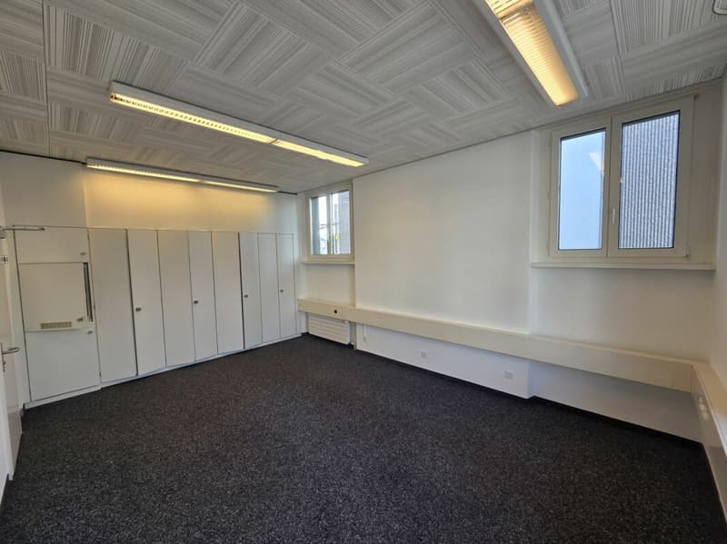 Praktisches Büro mit WC und Kühlschrank direkt am Bahnhof (9)
