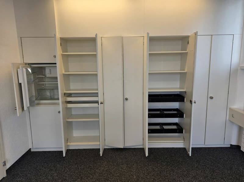 Praktisches Büro mit WC und Kühlschrank direkt am Bahnhof (11)