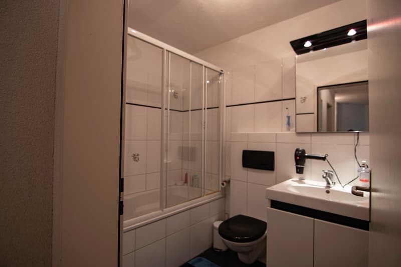 2.5-Zimmer-Wohnung - möbliert - mit Balkon in Buchs Zürich (19)
