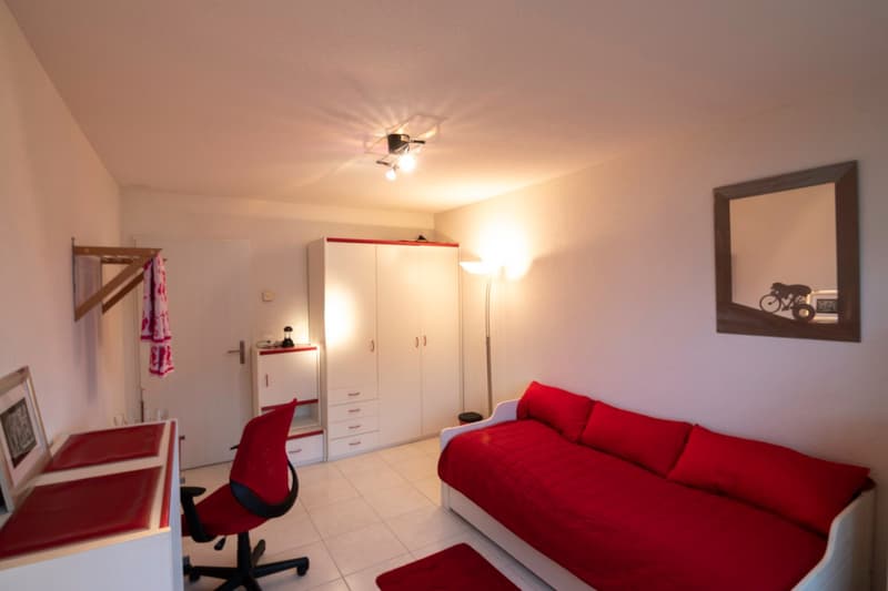 2.5-Zimmer-Wohnung - möbliert - mit Balkon in Buchs Zürich (16)