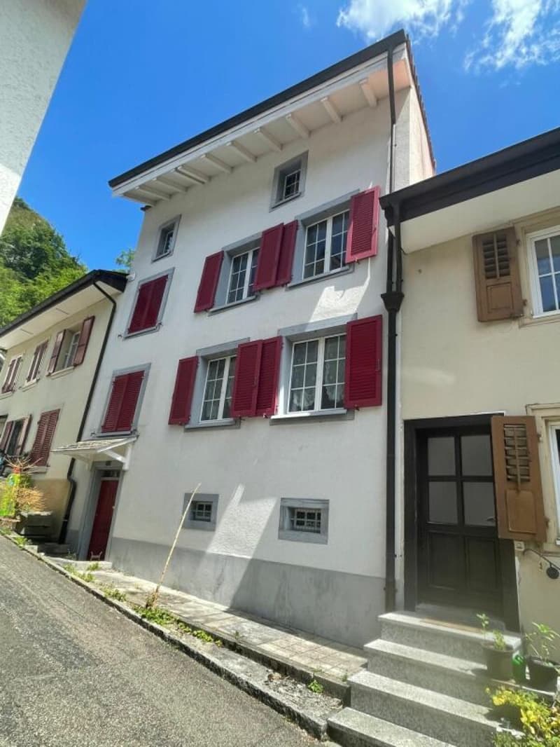 Proprietà del vecchio quartiere che richiede una ristrutturazione con fascino e potenziale (9)