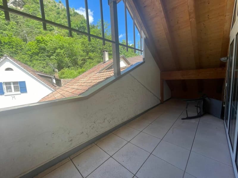 Proprietà del vecchio quartiere che richiede una ristrutturazione con fascino e potenziale (2)