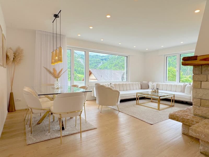 Renovated single-family home with fantastic panoramic views (2)