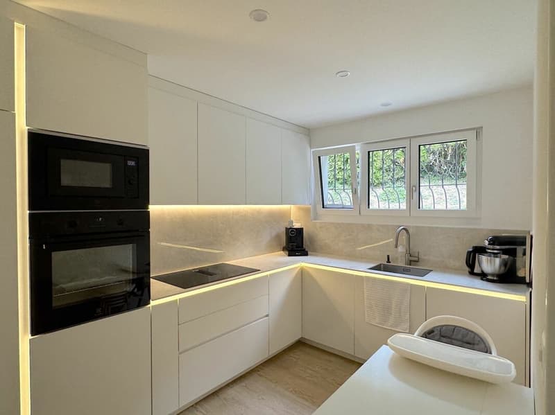 Renovated single-family home with fantastic panoramic views (5)