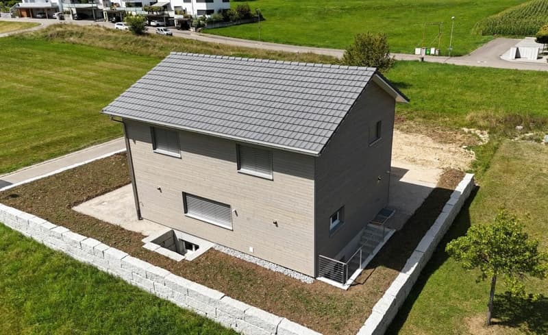 Unweit von Bubendorf befindet sich dieses moderne und neuwertige Haus (11)