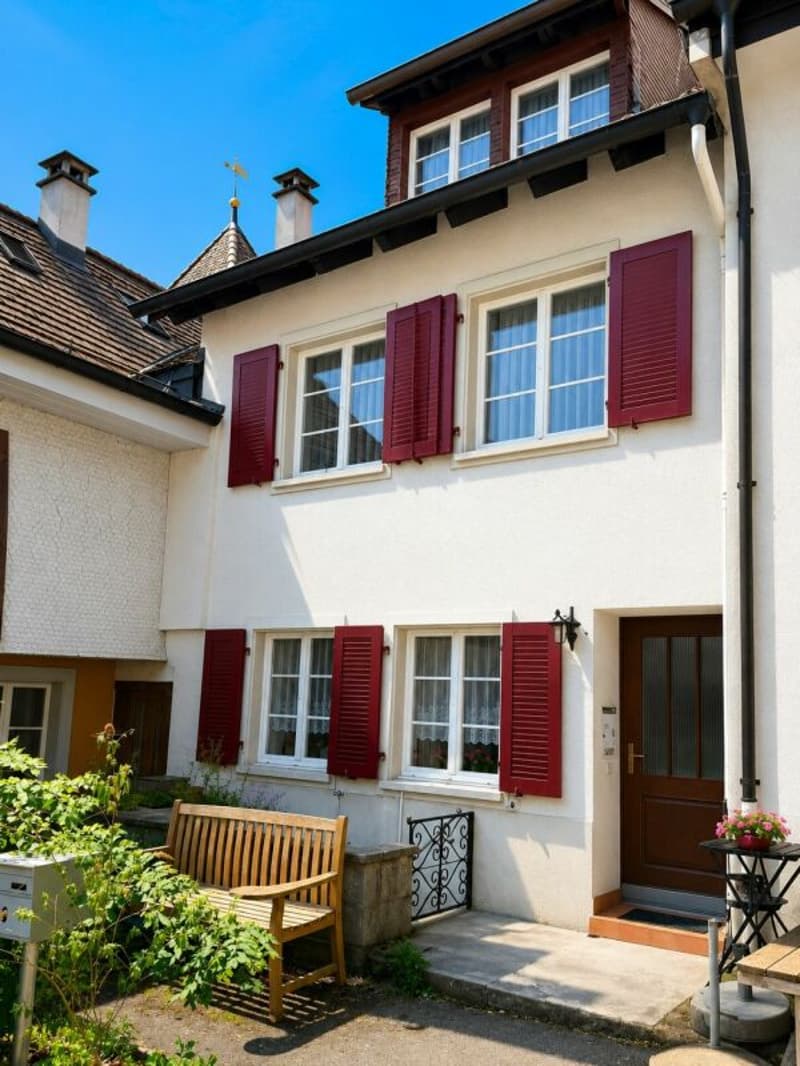 Charming semi-detached single-family house with versatile space offer in a quiet, central location (2)