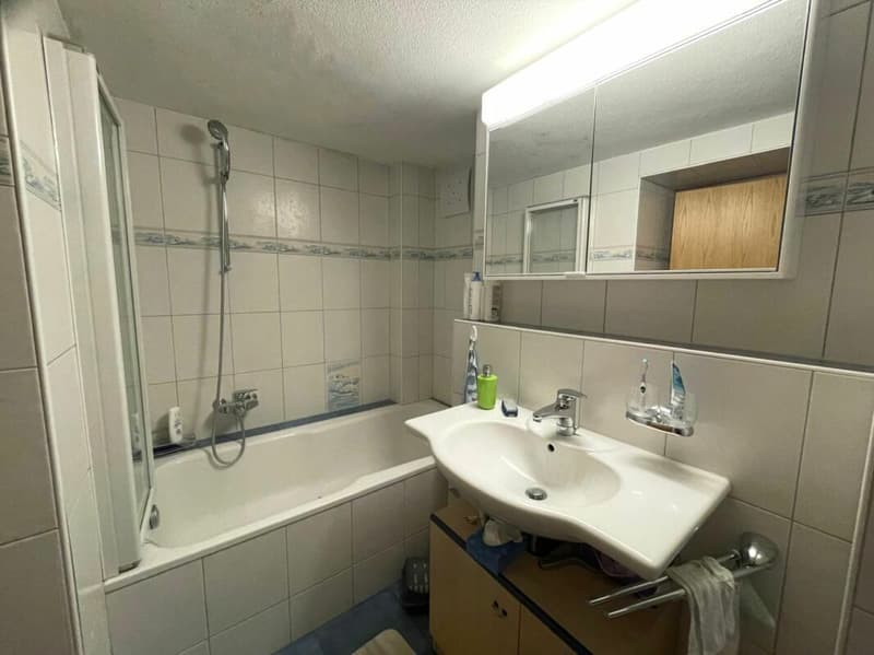 Spacious property with 2 residential units and potential (7)