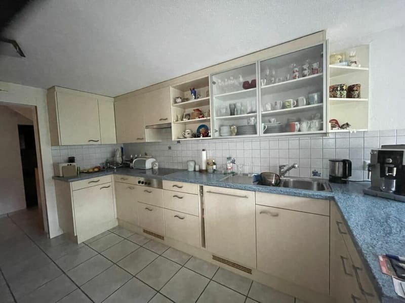 Spacious property with 2 residential units and potential (3)