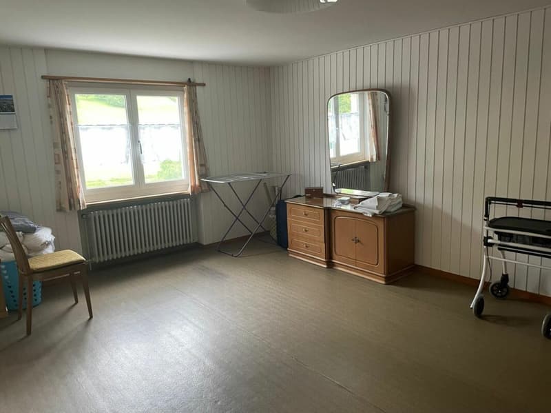 Spacious property with 2 residential units and potential (10)