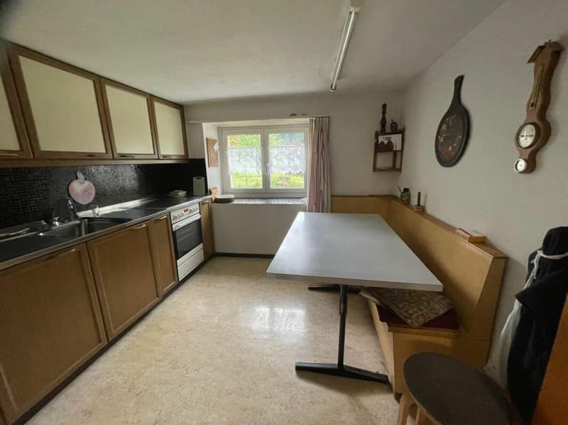 Spacious property with 2 residential units and potential (9)