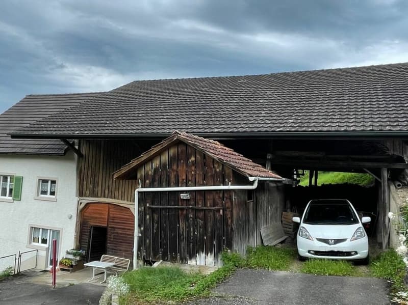 Spacious property with 2 residential units and potential (12)