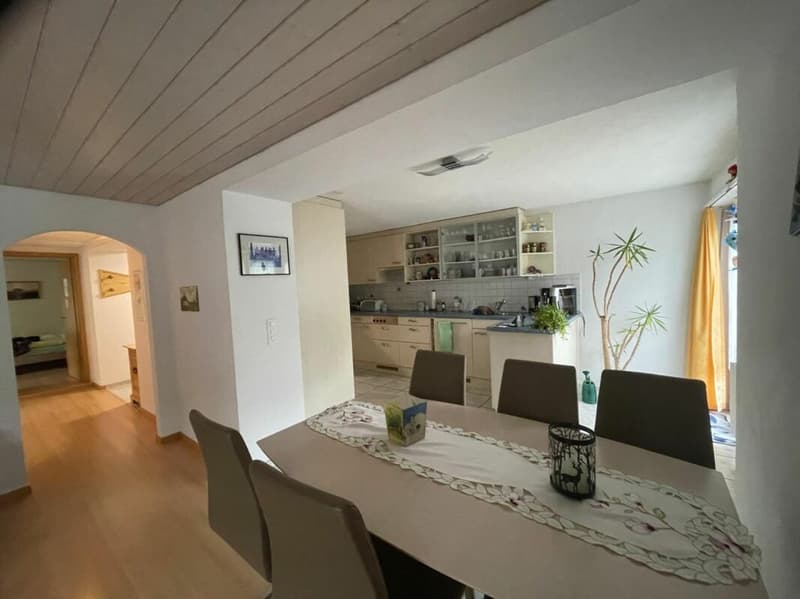 Spacious property with 2 residential units and potential (4)