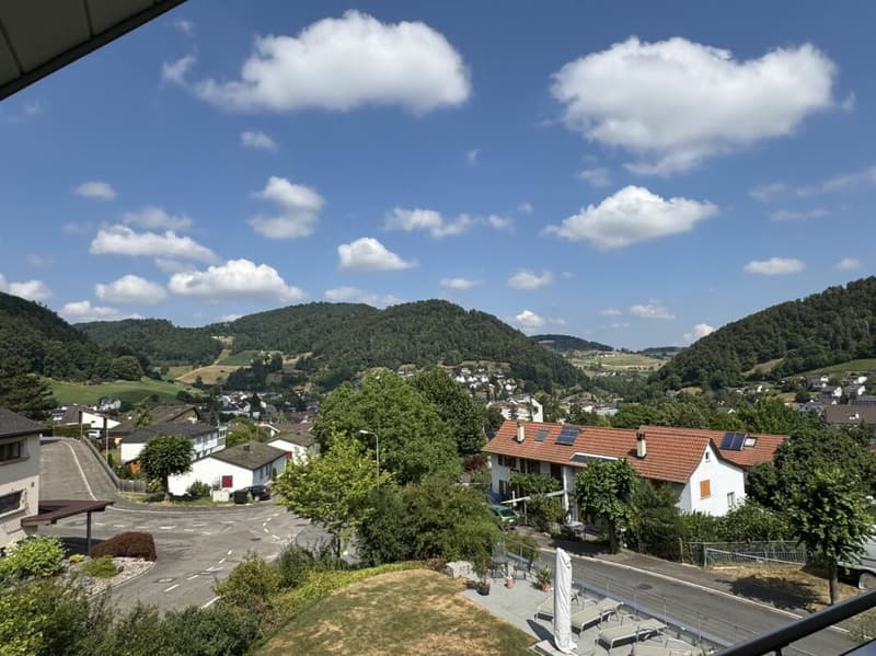 Charmante und komfortable Maisonette-Dachwohnung mit fantastischer Weitsicht (2)