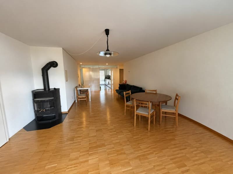 Grosszügige Wohnung mit gedecktem Balkon und Cheminée (3)