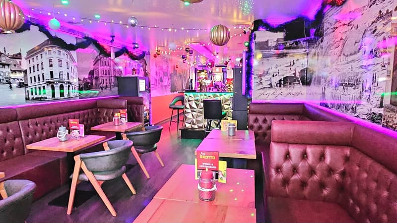 Restaurant vorne im EG
