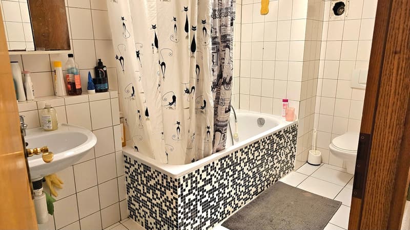 3-Zimmer Wohnung im 1.OG Badezimmer