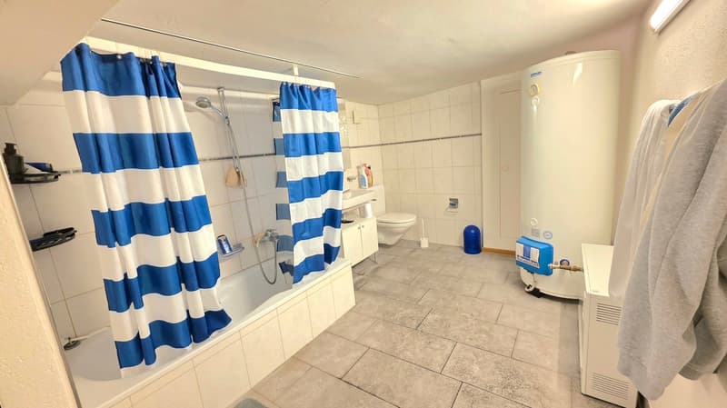 3-Zimmerwohnung im 2.OG Badezimmer
