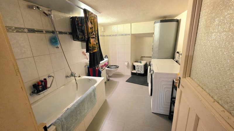 3-Zimmerwohnung im 1.OG Badezimmer