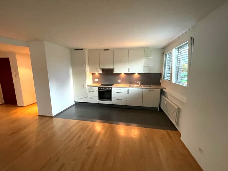 Vielseitig nutzbar – ideal als zentrale Wohnung oder Büroräumlichkeiten (1)