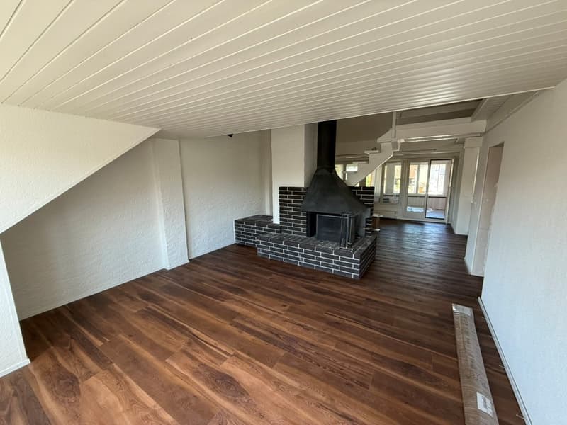 Erstbezug nach Sanierung: Charaktervolle 4.5-Zimmer-Maisonette-Wohnung mit Wintergarten und Galerie (2)