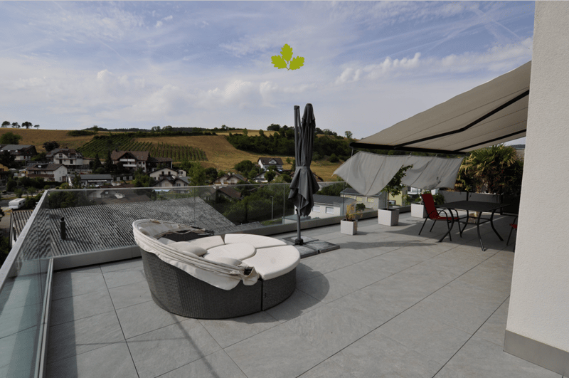 Modern 3.5-room attic apartment with panoramic view in Bözen (1)