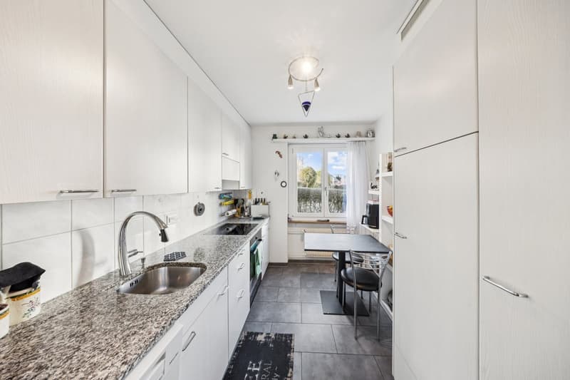 Attraktive 4-Zimmer Eigentumswohnung mit Süd-Balkon und direktem Gartenzugang in Münchenbuchsee (8)