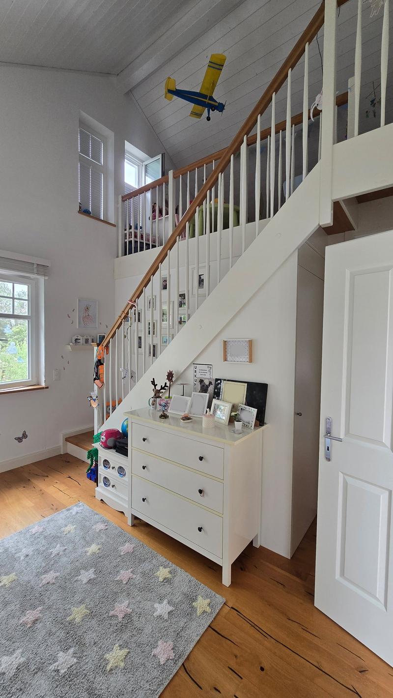 OG Maisonette Kinderzimmer 2 Treppe