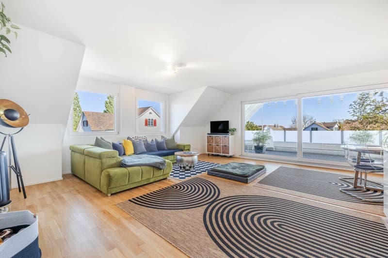 Luce, vista panoramica e comfort abitativo - Appartamento mansardato di 3,5 locali a Bottighofen (2)