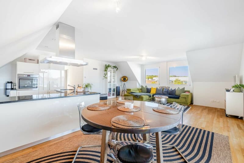 Luce, vista panoramica e comfort abitativo - Appartamento mansardato di 3,5 locali a Bottighofen (3)