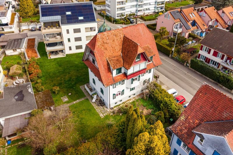 Historic residential house (FULLY RENTED) with 4 apartments (in condominium ownership) & 5 external underground parking spaces (3)