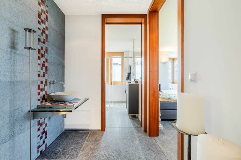 Premium-Einfamilienhaus mit Panorama-Seeblick und aussergewöhnlicher Grundstücksfläche (7)