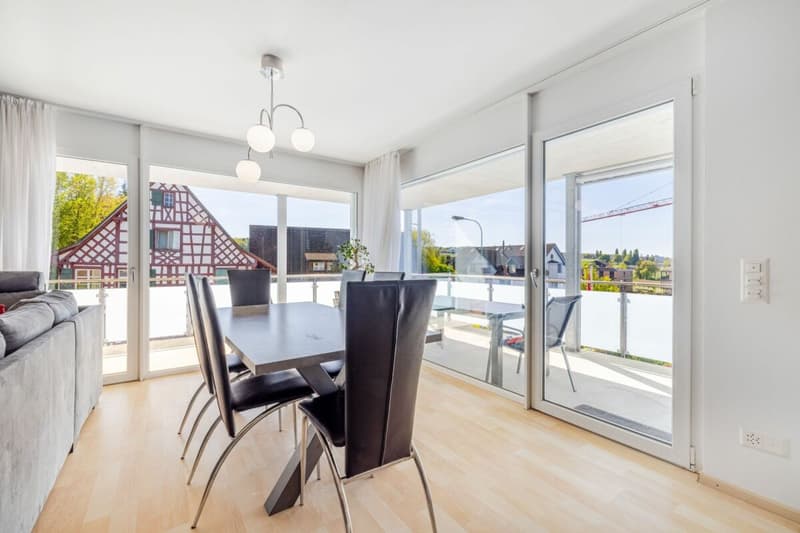 APPARTEMENT 4.5 PIÈCES LUMINEUX AU 2ÈME ÉTAGE AVEC TERRASSE COUVERTE SPACIEUSE & SALLE DE BAIN EN SUITE PRÈS DU LAC (5)