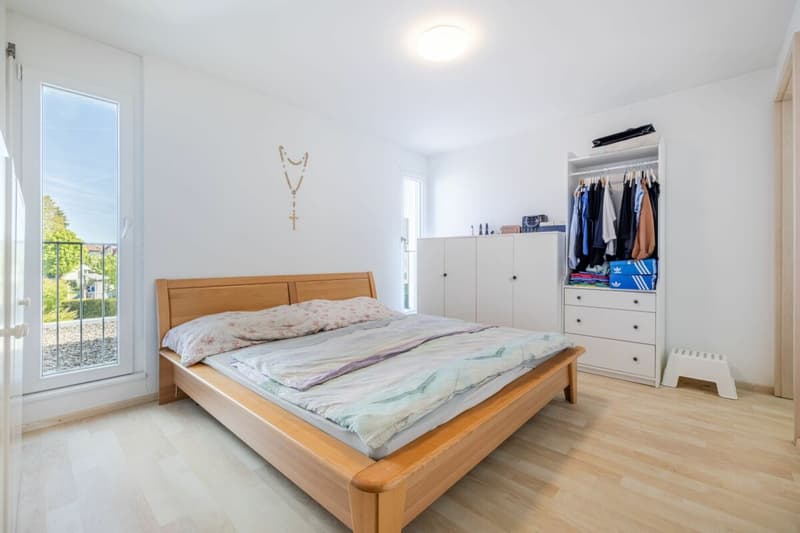 APPARTEMENT 4.5 PIÈCES LUMINEUX AU 2ÈME ÉTAGE AVEC TERRASSE COUVERTE SPACIEUSE & SALLE DE BAIN EN SUITE PRÈS DU LAC (7)