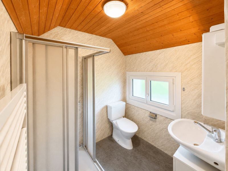 Appartement mansardé de 3,5 pièces modernisé avec balcon et vue panoramique (8)