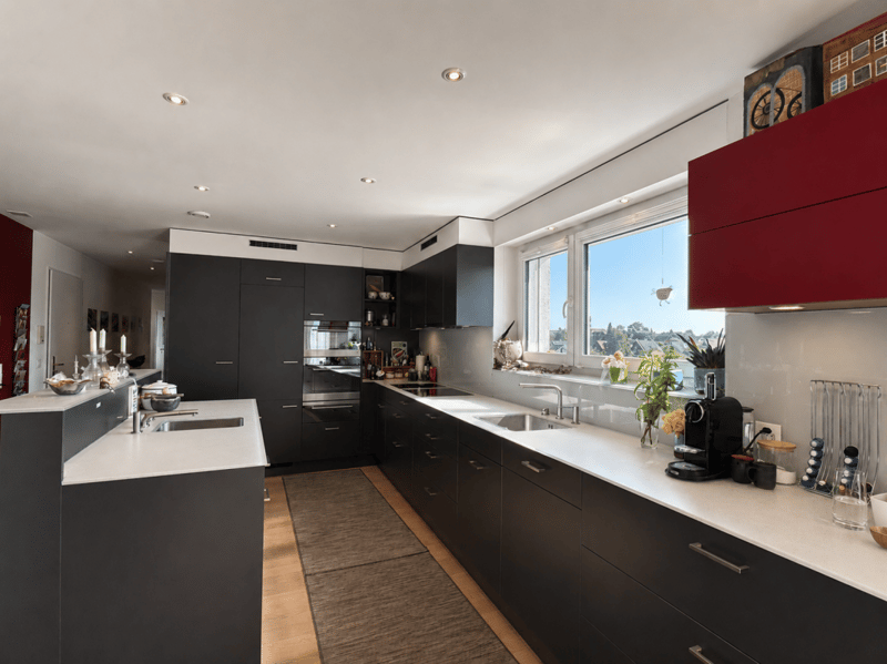 Appartement attique 5.5 pièces avec terrasse de 150 m² tout autour, vue panoramique et accès direct à la terrasse depuis chaque pièce (13)
