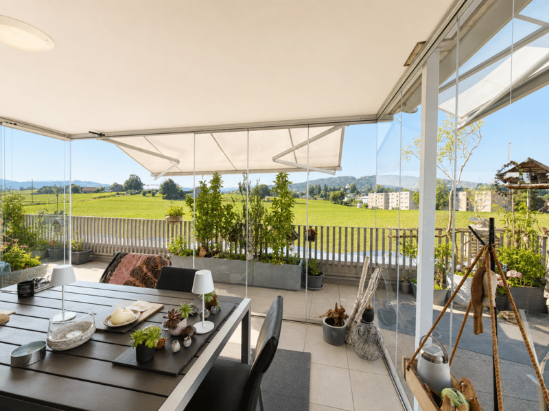 Appartement attique 5.5 pièces avec terrasse de 150 m² tout autour, vue panoramique et accès direct à la terrasse depuis chaque pièce (10)
